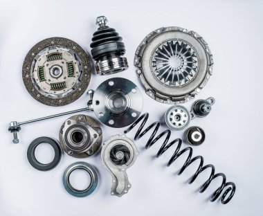 Araba için beyaz arka plan üzerinde taşıyan