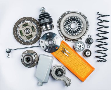 Araba için beyaz arka plan üzerinde taşıyan