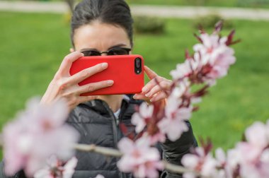 Girl takes pictures of nature and flowers