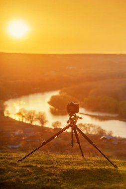 Bir kamera ile üçayak manzara çekimleri