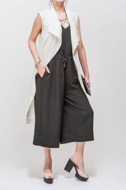 Pahalı kumaşlar modeli modern giyimleri