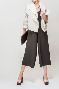 Pahalı kumaşlar modeli modern giyimleri