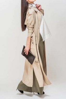 Pahalı kumaşlar modeli modern giyimleri