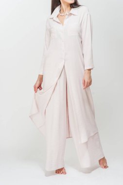 Pahalı kumaşlar modeli modern giyimleri