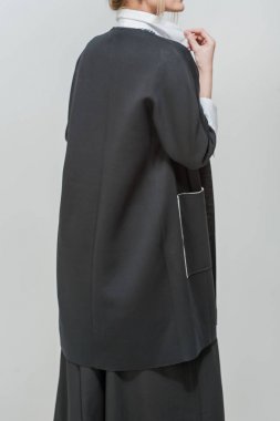 Pahalı kumaşlar modeli modern giyimleri