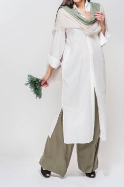 Pahalı kumaşlar modeli modern giyimleri