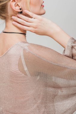 Pahalı kumaşlar modeli modern giyimleri