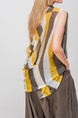 Pahalı kumaşlar modeli modern giyimleri