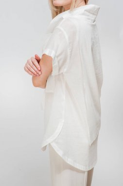 Pahalı kumaşlar modeli modern giyimleri