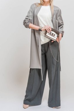 Pahalı kumaşlar modeli modern giyimleri