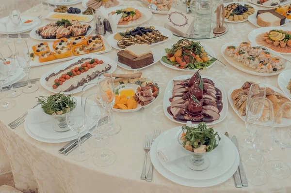 Matrimonio buffet tavolo vacanza — Foto Stock