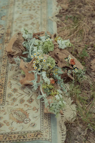 Düğünde dekore edilmiş kanepe