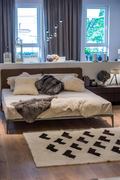 ковер из меха в интерьере дома
