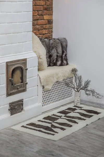 Carpet of fur in the interior of the house — Stock Photo, Image