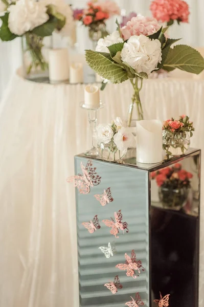 Decoraciones en mesas de boda flores paisaje — Foto de Stock