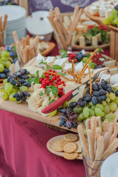 Tavolo buffet per matrimoni — Foto Stock