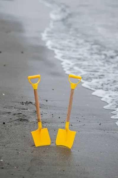 Zand en kust water — Stockfoto