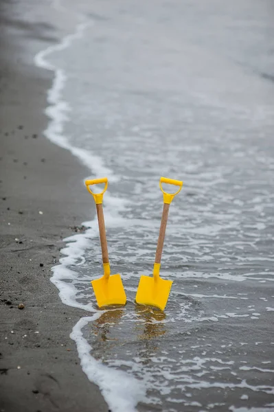 Zand en kust water — Stockfoto