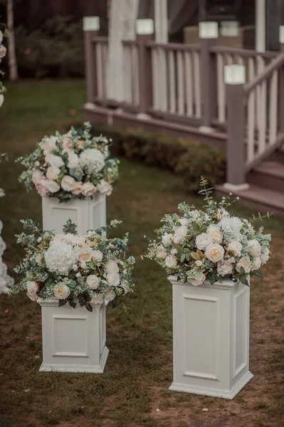 結婚式のテーブルの花風景の装飾 — ストック写真