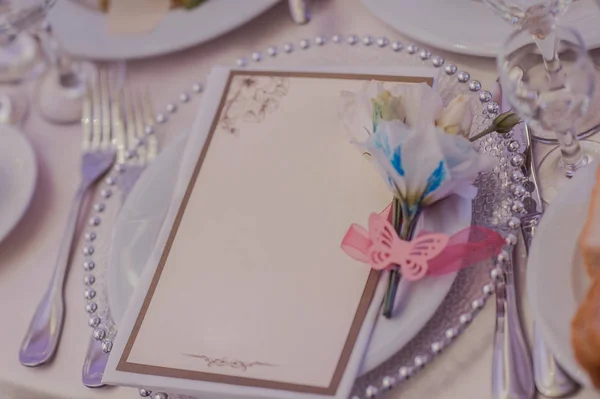Декорации на свадебных столах — стоковое фото