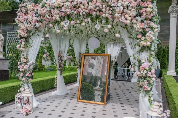 Huwelijksdecoratie voor de hal — Stockfoto