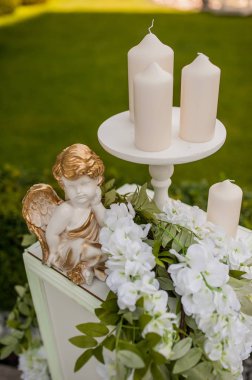 dekorasyon düğün tablolar çiçek sahne üzerinde