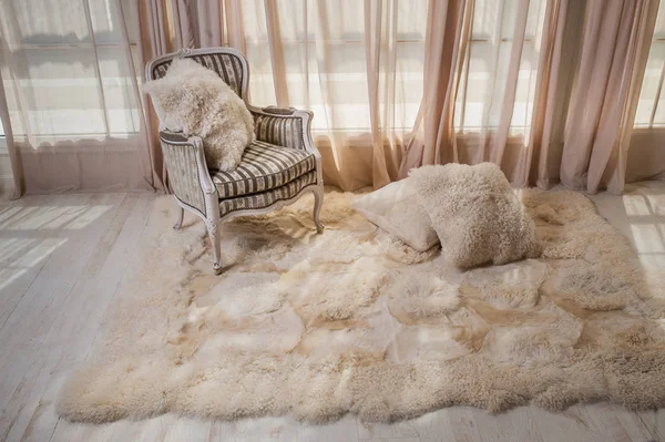 Tapis de fourrure à l'intérieur de la maison — Photo