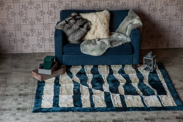 Carpet of fur in the interior of the house — Stock Photo, Image