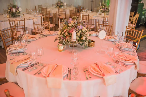 Decoración de mesas de boda para una boda — Foto de Stock