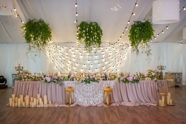 Décoration de tables de mariage pour un mariage — Photo