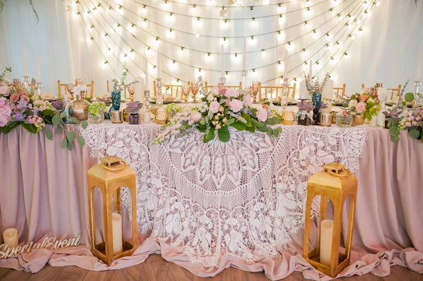 Décoration de tables de mariage pour un mariage — Photo