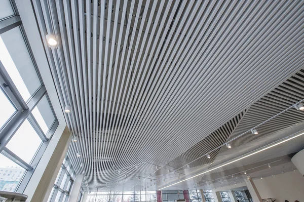 Moderno de estructura de techo de metal de edificio moderno — Foto de Stock