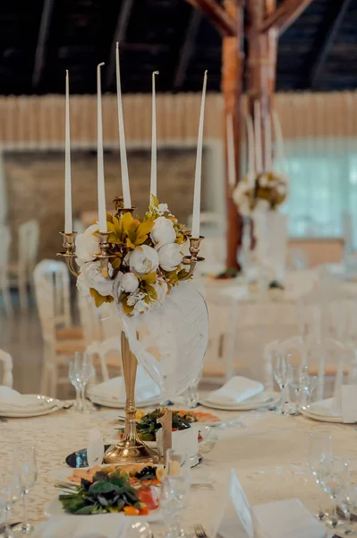 Wedding decorations on the table — Stock Photo, Image