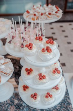 Düğün masası için tatlılar