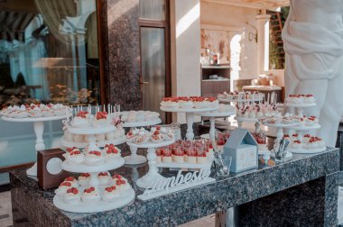 Düğün masası için tatlılar