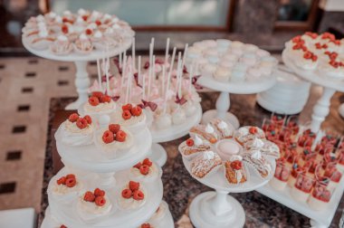 Düğün masası için tatlılar