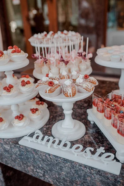 Sobremesas de uma mesa de casamento — Fotografia de Stock