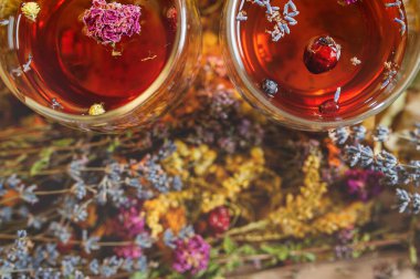 Doğal çay şifalı bitkileri.