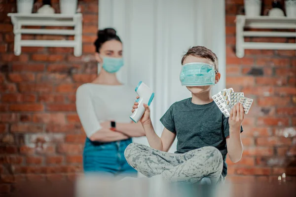 Quarantined Mother Baby Home — Stock Photo, Image