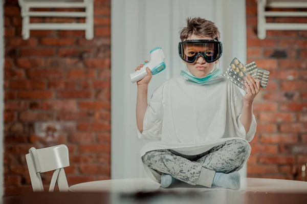 Kind Hause Unter Quarantäne — Stockfoto