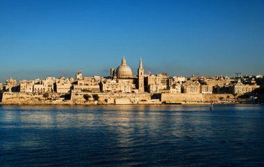 Valetta günbatımı üzerinde