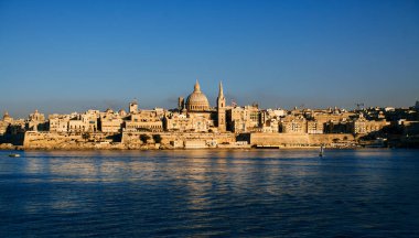 Valetta günbatımı üzerinde