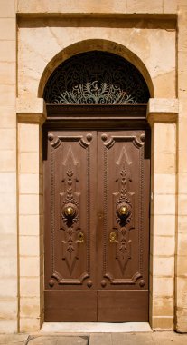 Malta'da geleneksel dış kapı. 