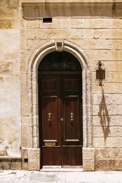 Portes et balcons de fenêtres — Photo