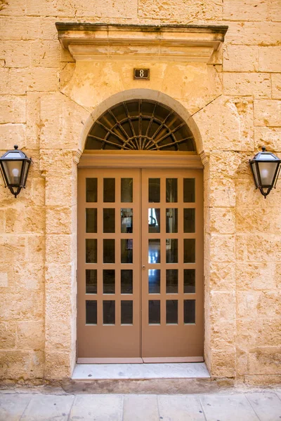 Narrow street in Malta — Stock Photo, Image