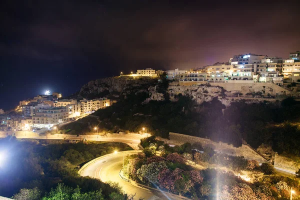 Hermosa vista nocturna de Mellieha — Foto de Stock