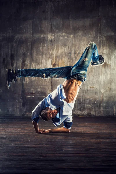 Homem dança break — Fotografia de Stock