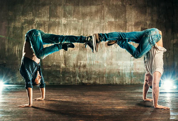 Homem dança break — Fotografia de Stock