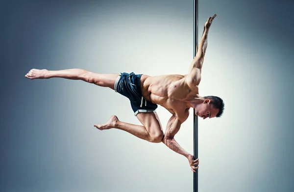 Pole dance hombre —  Fotos de Stock