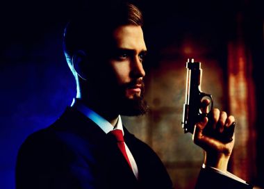 Genç adam komplike portre